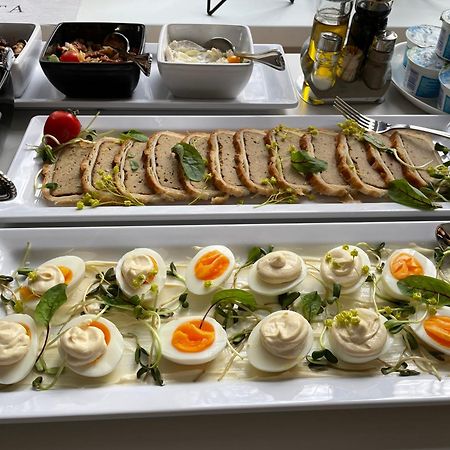 Fregata Kolobrzeg Aparthotel Buitenkant foto
