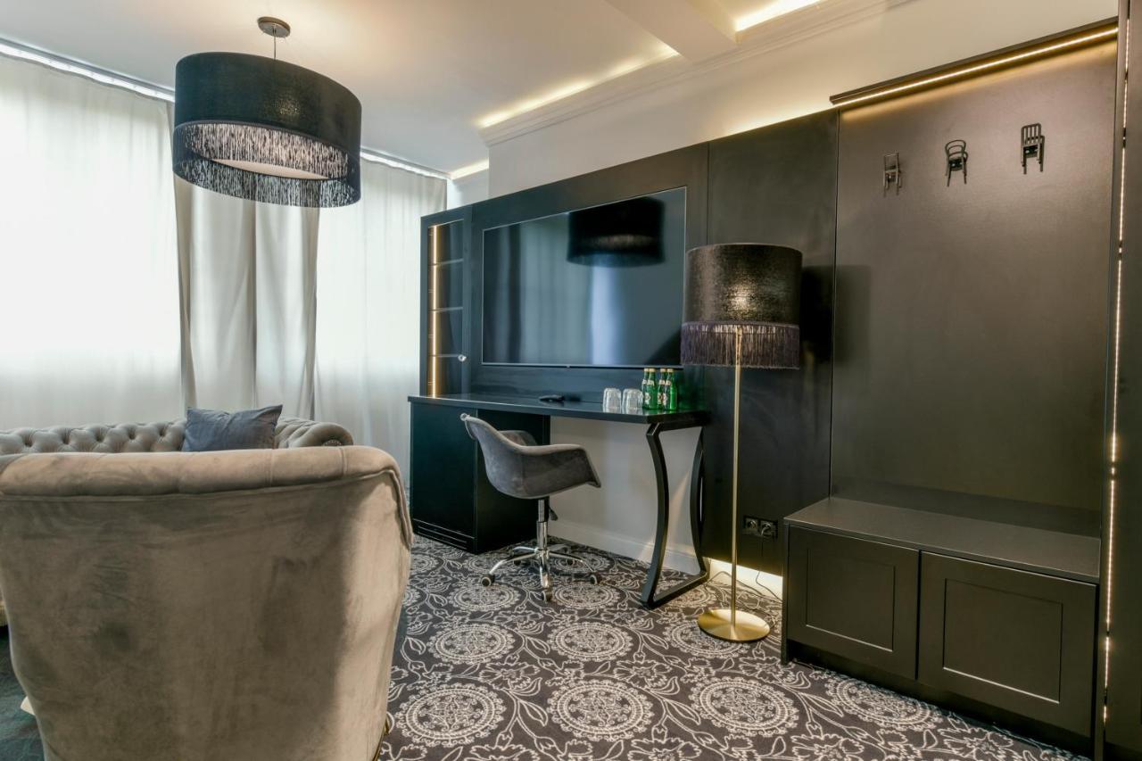 Fregata Kolobrzeg Aparthotel Buitenkant foto