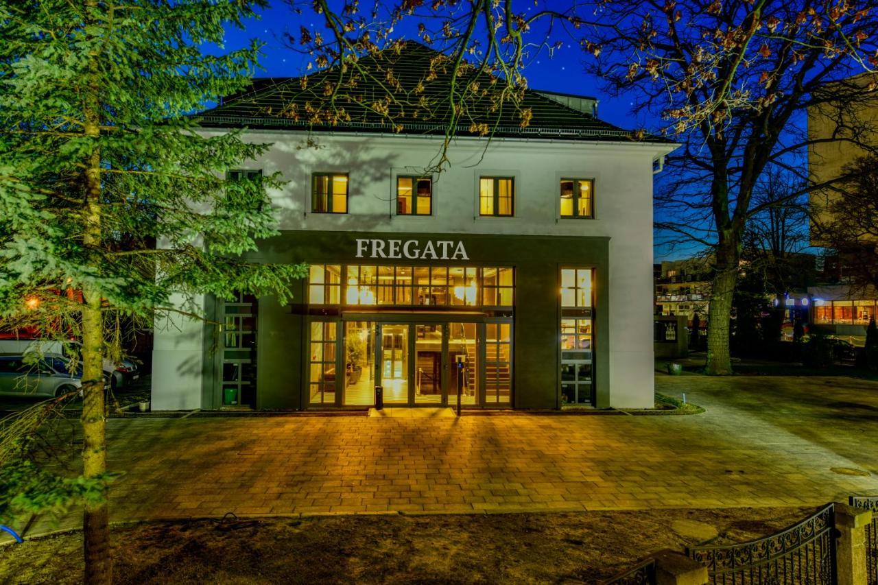 Fregata Kolobrzeg Aparthotel Buitenkant foto