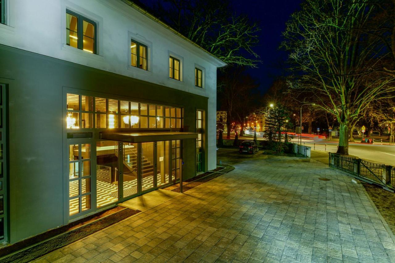 Fregata Kolobrzeg Aparthotel Buitenkant foto